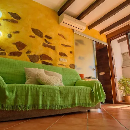 Casa Al Reves Holiday home Laroya