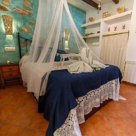 Casa Al Reves Laroya