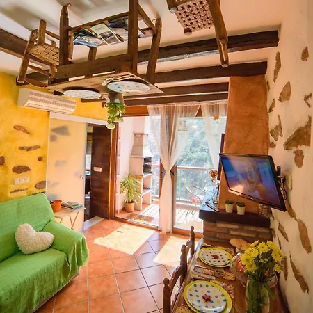 Casa Al Reves Holiday home Laroya