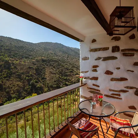 Casa Al Reves * Laroya
